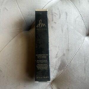 Illuminating Veil Liquid Highlighter for Face & Body.  NWT. color: Luna